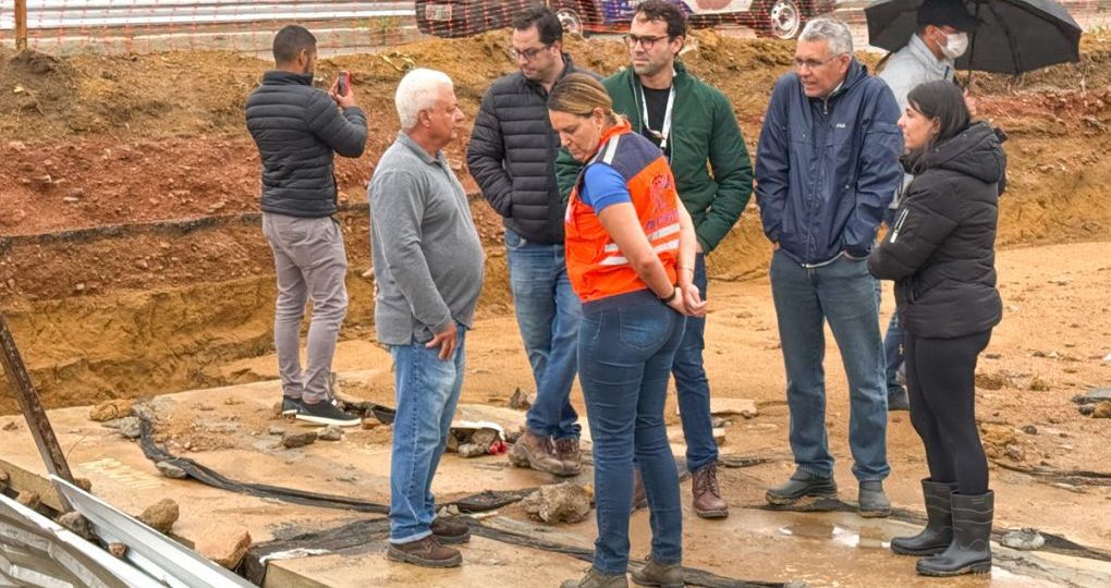 visita-prefeita-chuvas_20_10_2025IMG_2362-1020x680